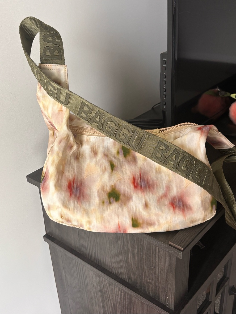 Medium BAGGU Floral Crescent Bag - Picture 3 of 3